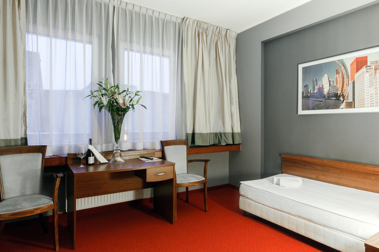 M Hotel Lodz  Luaran gambar