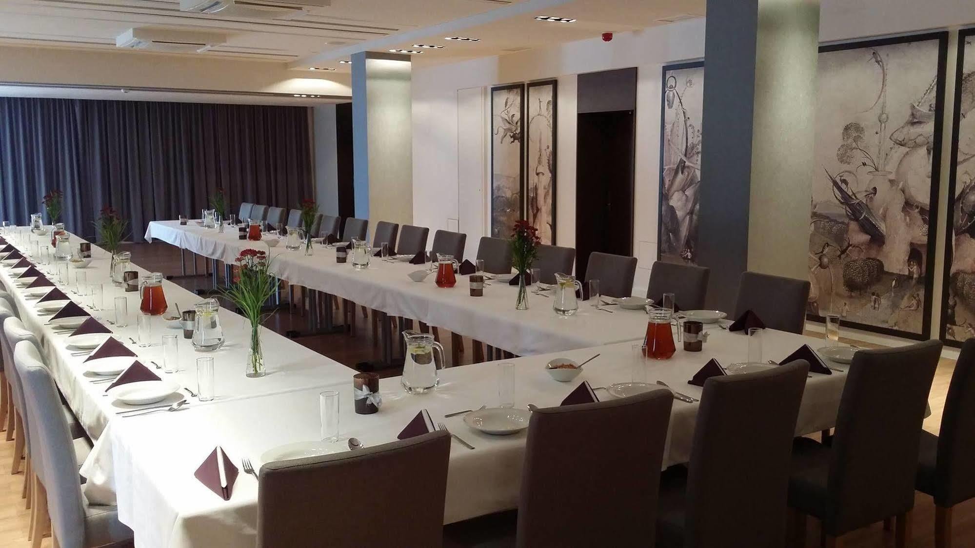 M Hotel Lodz  Luaran gambar